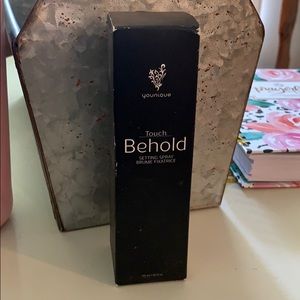 Younique setting spray